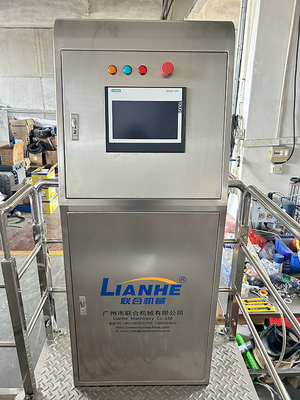 le mélangeur d'émulsifiant du vide 300L a adapté le réservoir aux besoins du client de mélange et de chauffage avec le débitmètre