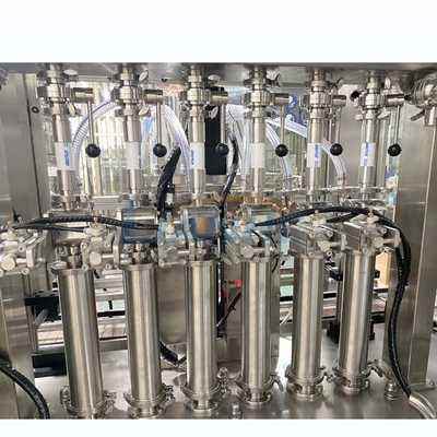 Machine de remplissage de bouteilles de shampooing de l'eau de SUS316L 0.5-0.7Mpa automatique